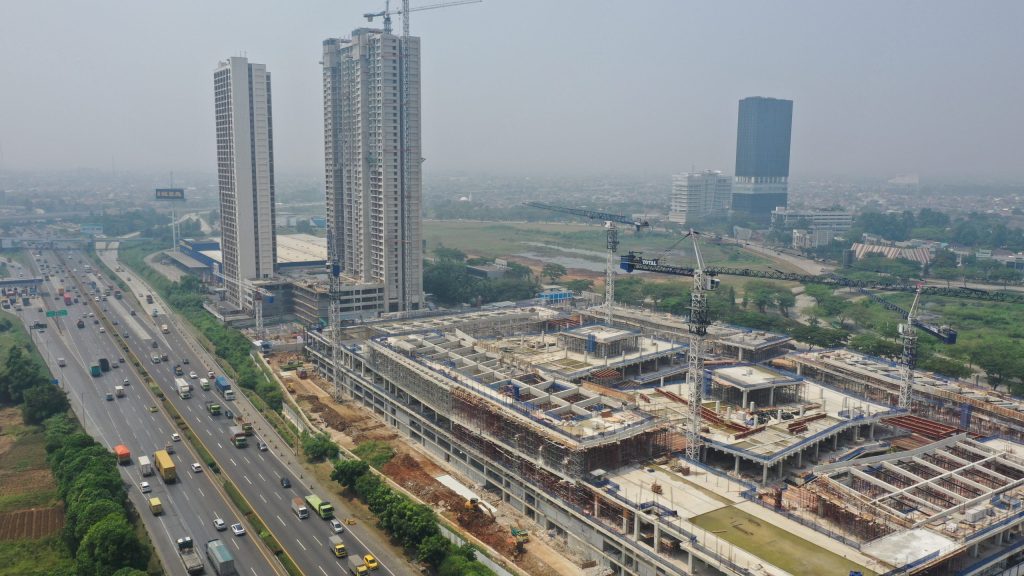 Biaya Pengurusan PERTEK di Jakarta dan Faktor yang Memengaruhinya Perusahaan yang menjalankan kegiatan usaha di Jakarta perlu memperhatikan persyaratan lingkungan sesuai jenis aktivitas dan potensi dampaknya. Dalam kondisi tertentu, Persetujuan Teknis (PERTEK) dapat menjadi salah satu kebutuhan yang perlu dipenuhi. Sebelum memulai proses, memahami Biaya Pengurusan PERTEK di Jakarta membantu perusahaan menyusun anggaran dan merencanakan pekerjaan dengan lebih baik. Biaya pengurusan tidak selalu sama untuk setiap perusahaan. Besarannya dapat dipengaruhi oleh jenis persetujuan teknis, kompleksitas kegiatan, kebutuhan pengumpulan data, serta ruang lingkup pendampingan yang diperlukan. Faktor yang Memengaruhi Biaya Pengurusan PERTEK Ada beberapa hal yang sebaiknya dipertimbangkan sebelum meminta penawaran layanan. 1. Jenis PERTEK yang dibutuhkan Persetujuan teknis untuk air limbah dapat memiliki kebutuhan yang berbeda dari persetujuan teknis untuk emisi atau aspek lingkungan lainnya. Jenis kegiatan perlu diidentifikasi terlebih dahulu agar ruang lingkup pekerjaan jelas. 2. Kompleksitas kegiatan usaha Jumlah sumber dampak, proses produksi, kapasitas kegiatan, dan sistem pengendalian yang digunakan dapat memengaruhi kebutuhan analisis teknis. Semakin kompleks kebutuhan data, semakin besar pula pekerjaan yang mungkin diperlukan. 3. Ketersediaan data dan dokumen Dokumen teknis yang sudah tersedia dan tersusun dengan baik dapat mempermudah tahap persiapan. Sebaliknya, data yang belum lengkap mungkin membutuhkan pengumpulan informasi atau kajian tambahan. 4. Ruang lingkup pendampingan Penawaran dapat berbeda tergantung apakah layanan mencakup konsultasi, penyusunan dokumen, pengumpulan data, koordinasi, atau pendampingan tindak lanjut. Karena itu, rincian layanan perlu diperiksa sebelum menyetujui pekerjaan. Cara Menyusun Anggaran PERTEK Untuk memperoleh estimasi Biaya Pengurusan PERTEK di Jakarta yang lebih relevan, perusahaan sebaiknya menyiapkan informasi dasar mengenai lokasi usaha, jenis kegiatan, sumber dampak, dan dokumen lingkungan yang telah dimiliki. Selanjutnya, mintalah penjelasan mengenai pekerjaan yang termasuk dalam penawaran. Pastikan biaya untuk pengambilan sampel, pengujian laboratorium, survei lapangan, atau kebutuhan tambahan lainnya dijelaskan apabila relevan. Perusahaan juga sebaiknya membandingkan beberapa penawaran berdasarkan ruang lingkup pekerjaan yang setara. Harga yang lebih rendah belum tentu mencakup seluruh kebutuhan teknis yang diperlukan. Mengapa Tidak Ada Satu Harga untuk Semua Kegiatan? Setiap usaha memiliki karakteristik dan kewajiban lingkungan yang berbeda. Oleh sebab itu, memberikan satu angka biaya tanpa mengetahui jenis kegiatan dan kebutuhan teknis dapat menghasilkan perkiraan yang kurang akurat. Selain itu, persyaratan dan hasil evaluasi dapat memengaruhi pekerjaan lanjutan yang dibutuhkan. Perusahaan sebaiknya menghindari penawaran yang menjanjikan persetujuan pasti tanpa memperhatikan kelengkapan dokumen dan pemenuhan persyaratan. Konsultasikan Biaya PERTEK di Jakarta PT Bintang Teknik Konsultan membantu perusahaan memahami kebutuhan konsultasi teknis dan persiapan dokumen lingkungan sesuai ruang lingkup layanan yang tersedia. Dengan membahas Biaya Pengurusan PERTEK di Jakarta sejak awal, perusahaan dapat mengidentifikasi kebutuhan pekerjaan dan menyusun anggaran secara lebih terarah. Hubungi PT Bintang Teknik Konsultan untuk mendiskusikan jenis kegiatan, kebutuhan PERTEK, dan ruang lingkup pendampingan yang sesuai.
