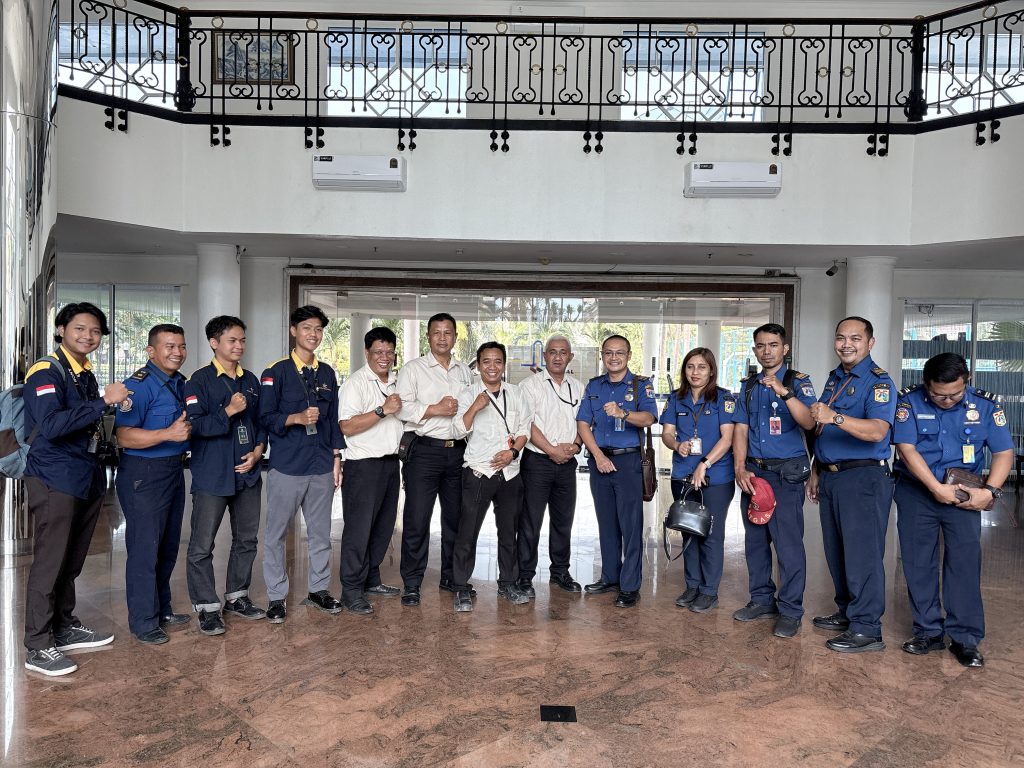 Konsultan RKK Damkar untuk Keselamatan Kebakaran Bangunan Keselamatan kebakaran perlu menjadi perhatian setiap pemilik bangunan. Sistem proteksi dan prosedur keadaan darurat harus disesuaikan dengan karakteristik bangunan. Karena itu, perusahaan perlu memahami persyaratan keselamatan kebakaran yang berlaku. Konsultan RKK Damkar dapat membantu mengidentifikasi kebutuhan dokumen dan aspek teknis yang perlu diperhatikan. PT Bintang Teknik Konsultan membantu perusahaan memahami kebutuhan konsultasi teknis sesuai ruang lingkup layanan yang tersedia. Apa Itu RKK Damkar? RKK berkaitan dengan Rencana Keselamatan Kebakaran. Istilah dan persyaratan dokumennya perlu dipastikan berdasarkan ketentuan yang berlaku untuk bangunan terkait. Perencanaan keselamatan kebakaran dapat mencakup sistem proteksi, jalur evakuasi, dan prosedur penanganan keadaan darurat. Kebutuhannya dapat berbeda berdasarkan fungsi bangunan dan ketentuan pemerintah daerah. Oleh sebab itu, pemeriksaan awal diperlukan sebelum menentukan dokumen yang harus dipersiapkan. Mengapa Membutuhkan Konsultan RKK Damkar? Persiapan keselamatan kebakaran melibatkan beberapa aspek teknis. Pemilik bangunan perlu memastikan bahwa kebutuhan proteksi dan evakuasi telah diperhatikan. Melalui Konsultan RKK Damkar, perusahaan dapat memperoleh bantuan untuk: Mengidentifikasi kebutuhan sistem proteksi kebakaran. Meninjau ketersediaan jalur evakuasi. Memeriksa kesiapan prosedur keadaan darurat. Mengidentifikasi dokumen teknis pendukung. Memahami persyaratan yang relevan dengan bangunan. Dengan pendampingan yang terarah, perusahaan dapat mengetahui aspek yang masih memerlukan perhatian. Bangunan Apa Saja yang Perlu Memperhatikan Proteksi Kebakaran? Keselamatan kebakaran penting bagi berbagai jenis bangunan. Contohnya adalah gedung perkantoran, hotel, pusat perbelanjaan, gudang, dan fasilitas industri. Namun, kebutuhan teknis setiap bangunan tidak selalu sama. Fungsi, luas, dan karakteristik penggunaan bangunan dapat memengaruhi persyaratannya. Karena itu, pemilik bangunan perlu memeriksa kebutuhan secara spesifik. Sistem proteksi juga harus dijaga agar tetap berfungsi dengan baik. Konsultasikan Kebutuhan Damkar Anda PT Bintang Teknik Konsultan membantu perusahaan mengidentifikasi kebutuhan konsultasi teknis dan dokumen yang relevan. Jika Anda membutuhkan Konsultan RKK Damkar, hubungi PT Bintang Teknik Konsultan. Diskusikan kebutuhan keselamatan kebakaran dan ruang lingkup pendampingan sesuai kondisi bangunan Anda.