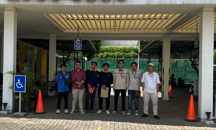 Izin SBKBG Termurah untuk Kebutuhan Legalitas Bangunan Legalitas bangunan menjadi salah satu hal penting bagi pemilik gedung dan pelaku usaha. Dokumen yang sesuai membantu pemilik bangunan menunjukkan status administrasi serta memenuhi kebutuhan tertentu dalam kegiatan usaha. Oleh karena itu, layanan izin SBKBG termurah dapat membantu Anda memahami persyaratan dan proses yang perlu dipersiapkan. PT Bintang Teknik Konsultan menyediakan pendampingan perizinan dan konsultasi teknis sesuai kebutuhan bangunan. Apa Itu SBKBG? SBKBG adalah Sertifikat Bukti Kepemilikan Bangunan Gedung. Dokumen ini berkaitan dengan bukti kepemilikan bangunan gedung sesuai ketentuan yang berlaku. Perlu diperhatikan bahwa SBKBG berbeda dengan Sertifikat Laik Fungsi (SLF). SBKBG berkaitan dengan bukti kepemilikan, sedangkan SLF berkaitan dengan kelaikan fungsi bangunan gedung. Karena itu, pemilik bangunan perlu memahami tujuan masing-masing dokumen sebelum mengajukan permohonan. Mengapa SBKBG Penting? Kelengkapan dokumen bangunan dapat membantu pemilik mengelola aset secara lebih tertib. Selain itu, dokumen yang tepat dapat mendukung kebutuhan administrasi sesuai kondisi kepemilikan bangunan. Beberapa hal yang perlu diperhatikan meliputi: Kejelasan identitas pemilik bangunan. Kesesuaian data bangunan dengan dokumen pendukung. Informasi lokasi dan fungsi bangunan. Kelengkapan dokumen teknis atau administratif yang dipersyaratkan. Kesesuaian proses dengan ketentuan yang berlaku. Dengan demikian, pemeriksaan awal dapat membantu mengidentifikasi kekurangan dokumen sebelum proses dilanjutkan. Dokumen yang Perlu Dipersiapkan Persyaratan SBKBG dapat bergantung pada status bangunan, kepemilikan, serta prosedur yang berlaku. Oleh sebab itu, dokumen sebaiknya diperiksa terlebih dahulu. Beberapa informasi yang mungkin diperlukan antara lain: Identitas pemilik atau pihak yang mengajukan. Dokumen legalitas tanah dan kepemilikan terkait. Data lokasi serta identitas bangunan. Dokumen Persetujuan Bangunan Gedung (PBG), jika relevan. Dokumen pendukung lain sesuai ketentuan. Selanjutnya, kelengkapan dokumen dapat dievaluasi untuk menentukan langkah pengurusan yang sesuai. Faktor yang Memengaruhi Biaya Pengurusan Biaya pengurusan dapat dipengaruhi oleh kelengkapan dokumen, kondisi administrasi bangunan, kompleksitas kasus, dan ruang lingkup pendampingan. Karena itu, harga sebaiknya ditentukan setelah kebutuhan pemohon dipahami. Layanan izin SBKBG termurah bukan sekadar soal biaya rendah. Ketepatan pemeriksaan dokumen dan kejelasan tahapan juga penting untuk mendukung proses yang tertib. Konsultasikan SBKBG Bersama PT Bintang Teknik Konsultan PT Bintang Teknik Konsultan siap membantu Anda memahami kebutuhan dokumen dan tahapan pengurusan SBKBG sesuai kondisi bangunan. Hubungi PT Bintang Teknik Konsultan untuk berkonsultasi mengenai izin SBKBG termurah. Dapatkan informasi awal agar persiapan dokumen lebih terarah dan sesuai kebutuhan Anda.