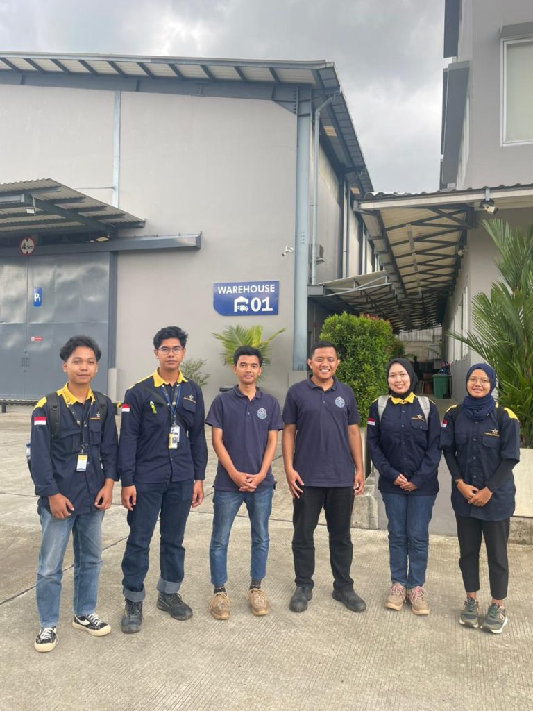 Konsultan PERTEK Murah untuk Persetujuan Teknis Lingkungan Perusahaan perlu memperhatikan pengelolaan lingkungan dalam menjalankan kegiatan operasional. Salah satu aspek yang mungkin diperlukan adalah Persetujuan Teknis atau PERTEK. Dokumen ini berkaitan dengan pemenuhan persyaratan teknis lingkungan untuk kegiatan tertentu. Oleh karena itu, Konsultan PERTEK Murah dapat membantu perusahaan mengidentifikasi kebutuhan dokumen dan mempersiapkan data pendukung. PT Bintang Teknik Konsultan menyediakan layanan konsultasi untuk membantu perusahaan memahami kebutuhan persetujuan teknis sesuai karakteristik kegiatan usahanya. Apa Itu PERTEK? Persetujuan Teknis atau PERTEK merupakan persetujuan yang berkaitan dengan pemenuhan standar teknis perlindungan dan pengelolaan lingkungan hidup. Kebutuhannya dapat berkaitan dengan pengelolaan air limbah, emisi, dan aspek teknis lainnya sesuai ketentuan yang berlaku. Namun, tidak semua perusahaan memiliki kewajiban yang sama. Jenis PERTEK yang dibutuhkan perlu ditentukan berdasarkan kegiatan, sumber dampak, dan persyaratan yang berlaku. Mengapa Membutuhkan Konsultan PERTEK? Persiapan PERTEK dapat melibatkan data operasional, informasi teknis fasilitas, dan dokumen pendukung. Data tersebut perlu diperiksa agar sesuai dengan kebutuhan pengajuan. Dengan menggunakan Konsultan PERTEK Murah, perusahaan dapat memperoleh pendampingan untuk: Mengidentifikasi kebutuhan persetujuan teknis. Menyiapkan data dan dokumen pendukung. Memeriksa kelengkapan informasi teknis. Mengidentifikasi kekurangan dokumen. Memahami tahapan pemenuhan persyaratan. Pendampingan sejak awal membantu perusahaan menentukan langkah yang diperlukan sebelum proses pengajuan dilakukan. Apa yang Memengaruhi Biaya PERTEK? Biaya pengurusan PERTEK bergantung pada jenis persetujuan dan tingkat kompleksitas pekerjaan. Kebutuhan setiap perusahaan dapat berbeda sesuai fasilitas dan kegiatan operasionalnya. Beberapa faktor yang memengaruhi biaya meliputi: Jenis PERTEK yang diperlukan. Kelengkapan data teknis. Kondisi fasilitas pengelolaan lingkungan. Kebutuhan pemeriksaan atau pengujian. Ruang lingkup pendampingan. Karena itu, perusahaan sebaiknya meminta estimasi biaya berdasarkan kondisi aktual. Pastikan pula layanan yang termasuk dalam penawaran dijelaskan sejak awal. Konsultasikan Kebutuhan PERTEK Anda PT Bintang Teknik Konsultan membantu perusahaan memahami persyaratan teknis lingkungan dan mempersiapkan dokumen sesuai kebutuhan. Jika Anda membutuhkan Konsultan PERTEK Murah, hubungi PT Bintang Teknik Konsultan untuk berkonsultasi mengenai jenis persetujuan teknis, persyaratan dokumen, dan estimasi biaya pengurusan.