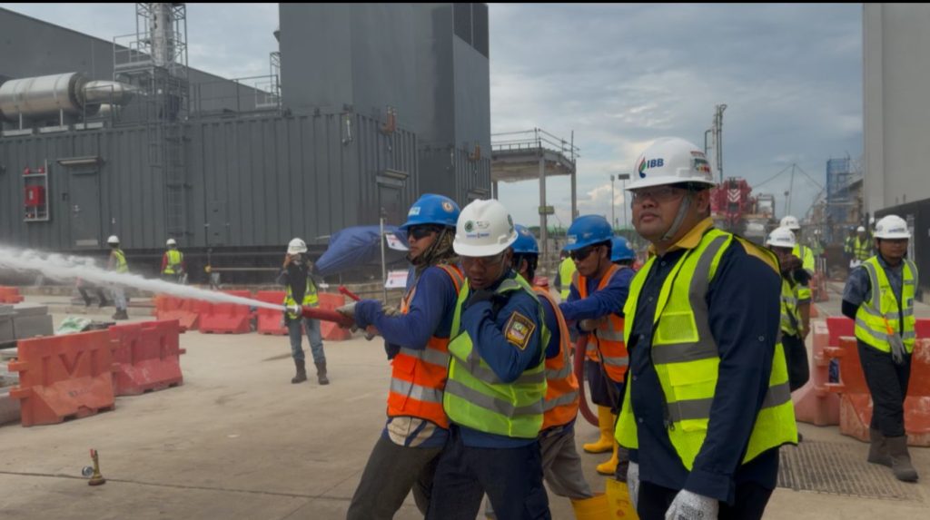 Riksa K3 Termurah untuk Mendukung Keselamatan Kerja Keselamatan kerja merupakan bagian penting dalam operasional perusahaan. Peralatan yang digunakan setiap hari perlu diperiksa sesuai jenis, fungsi, dan ketentuan yang berlaku. Oleh karena itu, layanan Riksa K3 termurah dapat menjadi pilihan bagi perusahaan yang ingin mempersiapkan pemeriksaan peralatan secara lebih efisien. PT Bintang Teknik Konsultan membantu perusahaan memahami kebutuhan pemeriksaan dan persyaratan teknis sesuai jenis peralatan yang digunakan. Apa Itu Riksa K3? Riksa K3 merupakan istilah yang umum digunakan untuk pemeriksaan dan pengujian yang berkaitan dengan Keselamatan dan Kesehatan Kerja. Pemeriksaan ini bertujuan menilai kondisi serta pemenuhan persyaratan keselamatan pada objek tertentu. Jenis pemeriksaan bergantung pada peralatan dan ketentuan yang berlaku. Contohnya meliputi pesawat angkat dan angkut, instalasi listrik, bejana tekan, peralatan produksi, serta sistem proteksi kebakaran. Mengapa Riksa K3 Penting? Peralatan yang tidak diperiksa dengan baik dapat meningkatkan risiko kecelakaan dan gangguan operasional. Sebaliknya, pemeriksaan yang sesuai membantu perusahaan mengenali potensi masalah lebih awal. Berikut beberapa manfaat pemeriksaan K3: Mengidentifikasi kondisi peralatan yang perlu diperbaiki. Mendukung pemenuhan persyaratan keselamatan kerja. Membantu perusahaan menyiapkan dokumen pemeriksaan. Mengurangi risiko akibat kerusakan atau penggunaan yang tidak sesuai. Mendukung pengelolaan peralatan secara lebih tertib. Namun, hasil pemeriksaan tetap bergantung pada kondisi objek dan kriteria teknis yang digunakan. Jenis Peralatan yang Dapat Memerlukan Pemeriksaan Kebutuhan Riksa K3 berbeda untuk setiap tempat kerja. Beberapa kelompok peralatan yang dapat memerlukan pemeriksaan antara lain: Pesawat angkat dan angkut, seperti crane, forklift, dan lift. Instalasi listrik, sesuai jenis dan persyaratan yang berlaku. Bejana tekan, termasuk peralatan tertentu yang bekerja dengan tekanan. Pesawat tenaga dan produksi, sesuai klasifikasi objeknya. Proteksi kebakaran, untuk memastikan sistem memenuhi persyaratan yang relevan. Perusahaan perlu mengidentifikasi objek pemeriksaan terlebih dahulu. Dengan begitu, kebutuhan teknis dan dokumen pendukung dapat ditentukan secara tepat. Faktor yang Memengaruhi Biaya Riksa K3 Biaya pemeriksaan dipengaruhi oleh jenis dan jumlah peralatan, lokasi, tingkat kompleksitas, serta lingkup pekerjaan. Persyaratan juga dapat berbeda menurut objek dan kewenangan instansi terkait. Karena itu, pilih layanan Riksa K3 termurah dengan mempertimbangkan kejelasan lingkup kerja dan kompetensi pihak yang melakukan pemeriksaan. Jangan hanya berfokus pada harga. Konsultasikan Riksa K3 Perusahaan Anda PT Bintang Teknik Konsultan siap membantu perusahaan mengidentifikasi kebutuhan pemeriksaan K3 dan mempersiapkan dokumen pendukung yang relevan. Hubungi PT Bintang Teknik Konsultan untuk berkonsultasi mengenai Riksa K3 termurah. Dapatkan arahan awal sesuai jenis peralatan dan kebutuhan keselamatan di tempat kerja Anda.