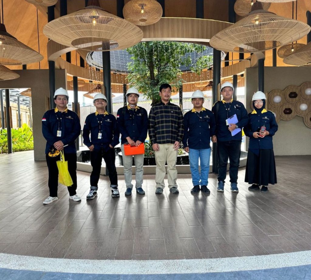 Konsultan SLF Termurah untuk Pengurusan Sertifikat Laik Fungsi Bangunan Mencari konsultan SLF termurah merupakan salah satu pertimbangan bagi pemilik bangunan, pengembang, maupun pelaku usaha yang ingin mengurus Sertifikat Laik Fungsi dengan biaya yang efisien. SLF merupakan sertifikat yang menyatakan bahwa bangunan gedung telah memenuhi persyaratan kelaikan fungsi sesuai dengan ketentuan yang berlaku. Pengurusan dokumen ini perlu dipersiapkan secara tepat agar bangunan dapat dimanfaatkan sesuai fungsi dan persyaratan yang ditetapkan. Apa Itu Sertifikat Laik Fungsi (SLF)? Sertifikat Laik Fungsi atau SLF merupakan dokumen yang berkaitan dengan pemenuhan persyaratan kelaikan fungsi bangunan gedung. Persyaratan tersebut mencakup aspek keselamatan, kesehatan, kenyamanan, dan kemudahan sesuai fungsi serta karakteristik bangunan. SLF diperlukan sesuai ketentuan yang berlaku bagi bangunan gedung yang wajib memenuhi persyaratan kelaikan fungsi. Prosesnya dapat melibatkan pemeriksaan dokumen administratif, evaluasi teknis, serta pemeriksaan kondisi bangunan. Oleh karena itu, pemilik bangunan perlu memastikan bahwa persyaratan yang dibutuhkan telah dipersiapkan dengan baik. Mengapa Menggunakan Konsultan SLF Termurah? Menggunakan konsultan SLF termurah dapat menjadi pilihan untuk membantu perusahaan merencanakan biaya pengurusan secara lebih terstruktur. Konsultan dapat membantu mengidentifikasi dokumen yang diperlukan, memberikan arahan mengenai persyaratan teknis, serta mendampingi persiapan administrasi sesuai kebutuhan bangunan. Biaya jasa pengurusan SLF dapat berbeda-beda bergantung pada luas bangunan, fungsi bangunan, kompleksitas teknis, kondisi dokumen yang tersedia, dan ruang lingkup pekerjaan. Karena itu, penting untuk memilih konsultan yang memberikan penawaran secara transparan dan sesuai dengan kebutuhan aktual. Harga yang kompetitif juga sebaiknya diimbangi dengan kualitas pendampingan. Dengan begitu, pemilik bangunan tidak hanya mempertimbangkan biaya, tetapi juga memperoleh gambaran proses pengurusan yang jelas. Layanan Konsultan SLF Profesional PT Bintang Teknik Konsultan menyediakan layanan konsultasi dan pendampingan pengurusan SLF sesuai kebutuhan bangunan. Layanan dapat mencakup pemeriksaan awal kelengkapan dokumen, identifikasi persyaratan teknis, koordinasi pemeriksaan bangunan, serta pendampingan administrasi sesuai ruang lingkup pekerjaan. Melalui konsultasi awal, kebutuhan bangunan dapat diidentifikasi sehingga proses persiapan menjadi lebih terarah. Pendekatan ini juga membantu pemilik bangunan memahami dokumen yang perlu dilengkapi sebelum melanjutkan tahapan pengurusan. Bagi Anda yang mencari konsultan SLF termurah, pastikan penyedia jasa mampu menjelaskan tahapan pekerjaan, estimasi biaya, dan dokumen yang perlu dipersiapkan. Keuntungan Mengurus SLF dengan Pendampingan yang Tepat Pendampingan konsultan dapat membantu mengurangi risiko kekurangan dokumen dan kesalahan persiapan administrasi. Pemilik bangunan juga dapat memperoleh informasi mengenai persyaratan yang perlu diperhatikan berdasarkan kondisi bangunan. Meskipun demikian, penerbitan SLF tetap mengikuti hasil pemenuhan persyaratan dan proses penilaian oleh pihak berwenang. Konsultan membantu proses persiapan dan pendampingan, bukan menjamin penerbitan sertifikat tanpa pemenuhan ketentuan. Konsultasikan Kebutuhan SLF Anda Pastikan pengurusan SLF bangunan Anda dipersiapkan dengan baik. Hubungi PT Bintang Teknik Konsultan untuk mendapatkan informasi layanan konsultasi SLF dan penawaran biaya yang disesuaikan dengan kondisi serta kebutuhan bangunan Anda.