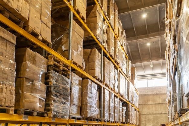 Izin TDG Termurah untuk Kebutuhan Usaha Pergudangan Gudang memiliki peran penting dalam kegiatan penyimpanan dan distribusi barang. Bagi pelaku usaha, pengelolaan gudang juga perlu memperhatikan ketentuan administrasi yang berlaku. Salah satu dokumen yang berkaitan dengan kegiatan pergudangan adalah Tanda Daftar Gudang (TDG). Izin TDG Termurah membantu pelaku usaha memahami kebutuhan administrasi dan mempersiapkan dokumen sesuai ketentuan yang berlaku. PT Bintang Teknik Konsultan menyediakan layanan konsultasi perizinan untuk membantu perusahaan mengidentifikasi kebutuhan TDG sesuai kondisi gudangnya. Apa Itu TDG? TDG merupakan singkatan dari Tanda Daftar Gudang. Dokumen ini berkaitan dengan pendaftaran gudang sesuai ketentuan yang berlaku. Kebutuhan TDG dapat bergantung pada karakteristik gudang, kegiatan usaha, dan ketentuan administrasi yang diterapkan. Karena itu, pemilik gudang perlu memeriksa persyaratan yang sesuai dengan kondisi usahanya. Pemeriksaan awal membantu perusahaan mengetahui dokumen yang perlu dipersiapkan sebelum mengajukan permohonan. Mengapa Pengurusan TDG Penting? Administrasi gudang yang tertata membantu perusahaan mengelola kegiatan penyimpanan secara lebih terorganisasi. Selain itu, pemenuhan persyaratan dapat membantu perusahaan mengurangi kendala administratif. Melalui Izin TDG Termurah, perusahaan dapat memperoleh pendampingan untuk: Mengidentifikasi kebutuhan pendaftaran gudang. Memeriksa kelengkapan dokumen perusahaan. Meninjau informasi lokasi dan fungsi gudang. Mengidentifikasi dokumen pendukung yang diperlukan. Memahami tahapan pengajuan melalui sistem atau instansi terkait. Dengan persiapan yang baik, perusahaan dapat mengetahui kekurangan dokumen sejak awal. Dokumen yang Perlu Disiapkan Dokumen yang dibutuhkan bergantung pada kondisi gudang dan persyaratan yang berlaku. Namun, perusahaan dapat mulai menyiapkan identitas pelaku usaha dan informasi lokasi gudang. Data lain dapat mencakup alamat lengkap, luas gudang, fungsi penyimpanan, serta dokumen legalitas usaha dan bangunan yang tersedia. Selain itu, dokumen tambahan mungkin diperlukan berdasarkan hasil pemeriksaan. Karena itu, perusahaan perlu memastikan persyaratan sesuai dengan kegiatan pergudangannya. Faktor yang Memengaruhi Biaya Pengurusan Biaya jasa konsultasi dapat berbeda berdasarkan lokasi, kondisi dokumen, dan ruang lingkup pekerjaan. Kebutuhan pendampingan tambahan juga dapat memengaruhi estimasi biaya. Oleh sebab itu, perusahaan sebaiknya melakukan konsultasi awal sebelum menentukan anggaran. Pastikan rincian layanan dan tahapan pekerjaan dijelaskan secara transparan. Konsultasikan Pengurusan TDG Anda PT Bintang Teknik Konsultan membantu pelaku usaha mengidentifikasi kebutuhan dokumen dan persyaratan pendaftaran gudang. Jika Anda membutuhkan Izin TDG Termurah, hubungi PT Bintang Teknik Konsultan untuk berkonsultasi mengenai persyaratan, tahapan pengurusan, dan estimasi biaya sesuai kebutuhan usaha Anda.