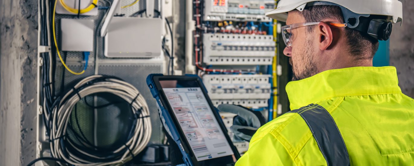 Konsultasi Teknis SLO untuk Memahami Persyaratan Instalasi Listrik Pengurusan Sertifikat Laik Operasi (SLO) memerlukan pemahaman mengenai kondisi instalasi, dokumen teknis, serta tahapan pemeriksaan yang berlaku. Bagi perusahaan yang belum memahami kebutuhan tersebut, Konsultasi Teknis SLO dapat menjadi langkah awal untuk memetakan persyaratan sebelum proses pengurusan dilaksanakan. Konsultasi membantu perusahaan mengidentifikasi kebutuhan berdasarkan karakteristik instalasi. Dengan persiapan yang lebih terarah, perusahaan dapat mengurangi risiko kesalahan administrasi dan memahami hal-hal yang perlu diperhatikan dari sisi teknis. Apa yang Dibahas dalam Konsultasi Teknis SLO? Ruang lingkup konsultasi dapat disesuaikan dengan kondisi dan kebutuhan pemilik instalasi. Secara umum, pembahasan dapat mencakup beberapa aspek berikut: Identifikasi jenis dan kapasitas instalasi tenaga listrik. Penjelasan dokumen teknis yang mungkin diperlukan. Pemahaman tahapan pemeriksaan dan pengujian. Identifikasi awal terhadap kelengkapan informasi. Pembahasan kemungkinan tindak lanjut jika ditemukan ketidaksesuaian. Informasi yang dibutuhkan dapat berbeda antara instalasi pada bangunan komersial, fasilitas industri, dan instalasi yang terhubung dengan genset. Karena itu, konsultasi perlu didasarkan pada data aktual, bukan asumsi umum. Siapa yang Membutuhkan Konsultasi SLO? Layanan konsultasi dapat bermanfaat bagi pemilik bangunan, pengelola fasilitas, pelaku usaha, dan perusahaan yang menggunakan instalasi tenaga listrik. Konsultasi juga dapat membantu tim teknis atau administrasi yang bertanggung jawab menyiapkan dokumen pengurusan. Bagi perusahaan yang baru pertama kali mengurus SLO, konsultasi dapat memberikan gambaran mengenai urutan proses dan pihak yang perlu dilibatkan. Sementara itu, perusahaan yang telah memiliki dokumen sebelumnya dapat menggunakan konsultasi untuk mengevaluasi kebutuhan berdasarkan kondisi instalasi saat ini. Tahapan Konsultasi Teknis SLO Proses konsultasi dapat dimulai dengan penyampaian informasi mengenai instalasi, termasuk lokasi, kapasitas, fungsi penggunaan, dan dokumen yang tersedia. Data tersebut membantu menentukan ruang lingkup pembahasan. Selanjutnya, kebutuhan dokumen dan pemeriksaan diidentifikasi berdasarkan karakteristik instalasi serta ketentuan yang relevan. Jika terdapat informasi yang belum lengkap, perusahaan dapat menyiapkan data tambahan sebelum melanjutkan proses. Melalui Konsultasi Teknis SLO, perusahaan juga dapat membahas kemungkinan kendala yang perlu diantisipasi. Apabila pemeriksaan menemukan ketidaksesuaian, tindak lanjut teknis tetap perlu dilakukan berdasarkan hasil evaluasi dan ketentuan yang berlaku. Mengapa Konsultasi Sebaiknya Dilakukan Sejak Awal? Menunda identifikasi kebutuhan dapat menyebabkan perusahaan terlambat mengetahui adanya kekurangan dokumen atau kebutuhan perbaikan instalasi. Kondisi tersebut berpotensi memengaruhi perencanaan waktu dan anggaran. Sebaliknya, konsultasi sejak awal membantu perusahaan menentukan prioritas persiapan dengan lebih jelas. Meski demikian, konsultasi tidak menggantikan pemeriksaan dan pengujian resmi yang diwajibkan untuk penerbitan SLO. Diskusikan Kebutuhan SLO Anda PT Bintang Teknik Konsultan membantu perusahaan memahami kebutuhan konsultasi teknis dan persiapan dokumen terkait SLO sesuai ruang lingkup layanan yang tersedia. Dengan Konsultasi Teknis SLO, perusahaan dapat memperoleh gambaran awal mengenai persyaratan yang perlu dipersiapkan. Hubungi PT Bintang Teknik Konsultan untuk mendiskusikan kebutuhan instalasi dan menentukan langkah persiapan yang sesuai dengan kondisi perusahaan Anda.